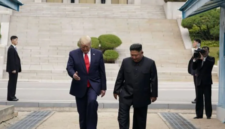  Presiden Amerika Serikat Donald Trump bertemu dengan pemimpin Korea Utara Kim Jong Un.(ist)
