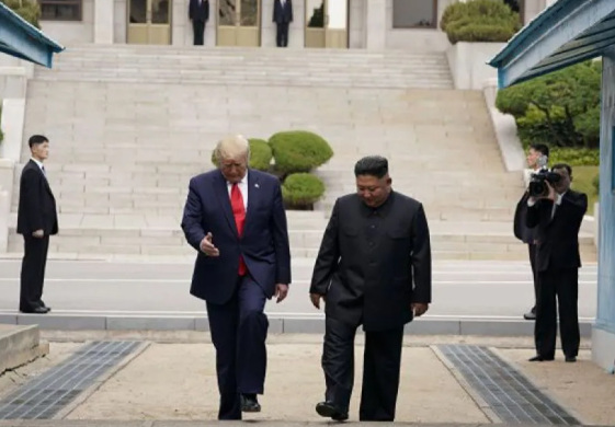  Presiden Amerika Serikat Donald Trump bertemu dengan pemimpin Korea Utara Kim Jong Un.(ist)