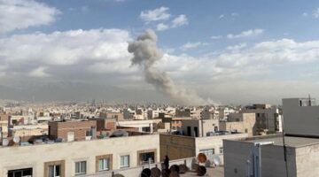 Serangan Israel mengganggu kualitas layanan komunikasi di beberapa wilayah ibu kota Iran, Teheran. WANA (West Asia News Agency)/Handout via REUTERS