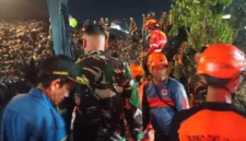 Sebanyak enam korban insiden longsor gunung sampah di Tempat Pengelolaan Sampah Terpadu (TPST) Bantargebang, Kota Bekasi, Jawa Barat, ditemukan pada Minggu (8/3/2026) malam.(ist)